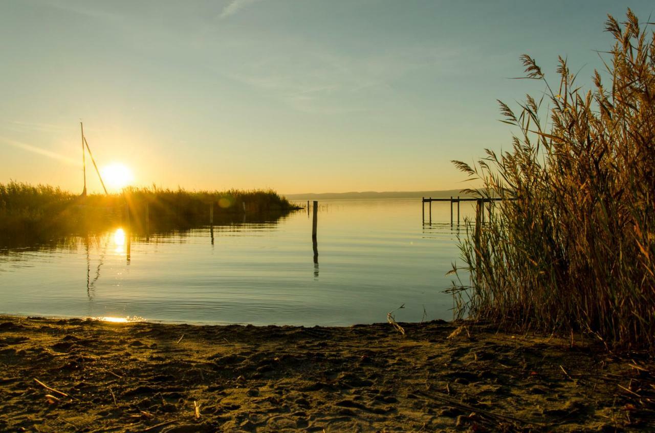 Gaestehaus Schmidt Hotel Podersdorf am See Bagian luar foto