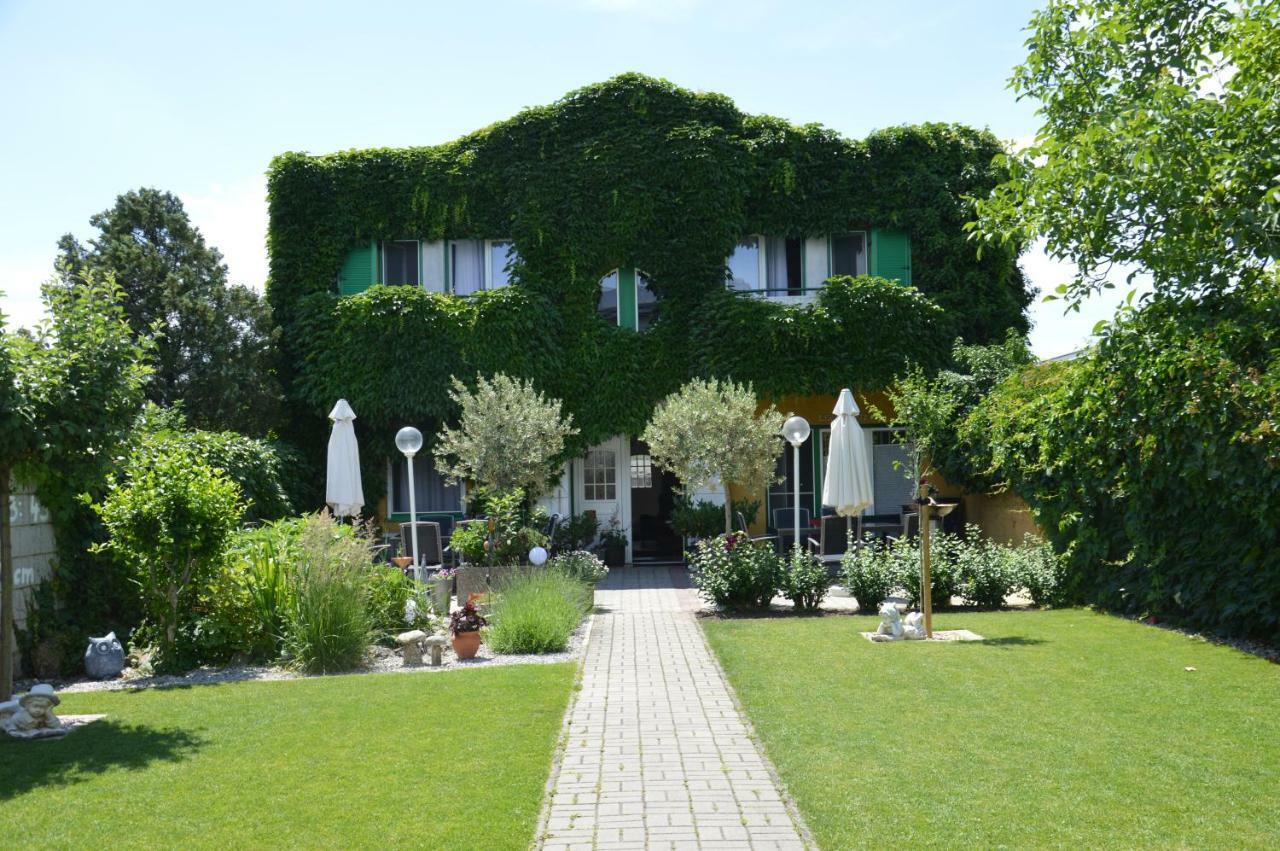 Gaestehaus Schmidt Hotel Podersdorf am See Bagian luar foto